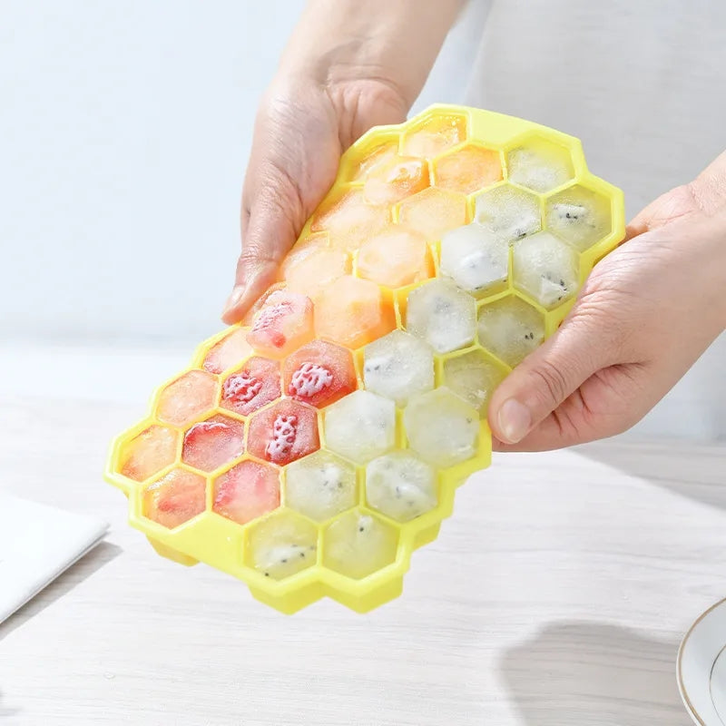 Flexible Honeycomb Ice Tray With Lid - All-In-One Store Pakistan