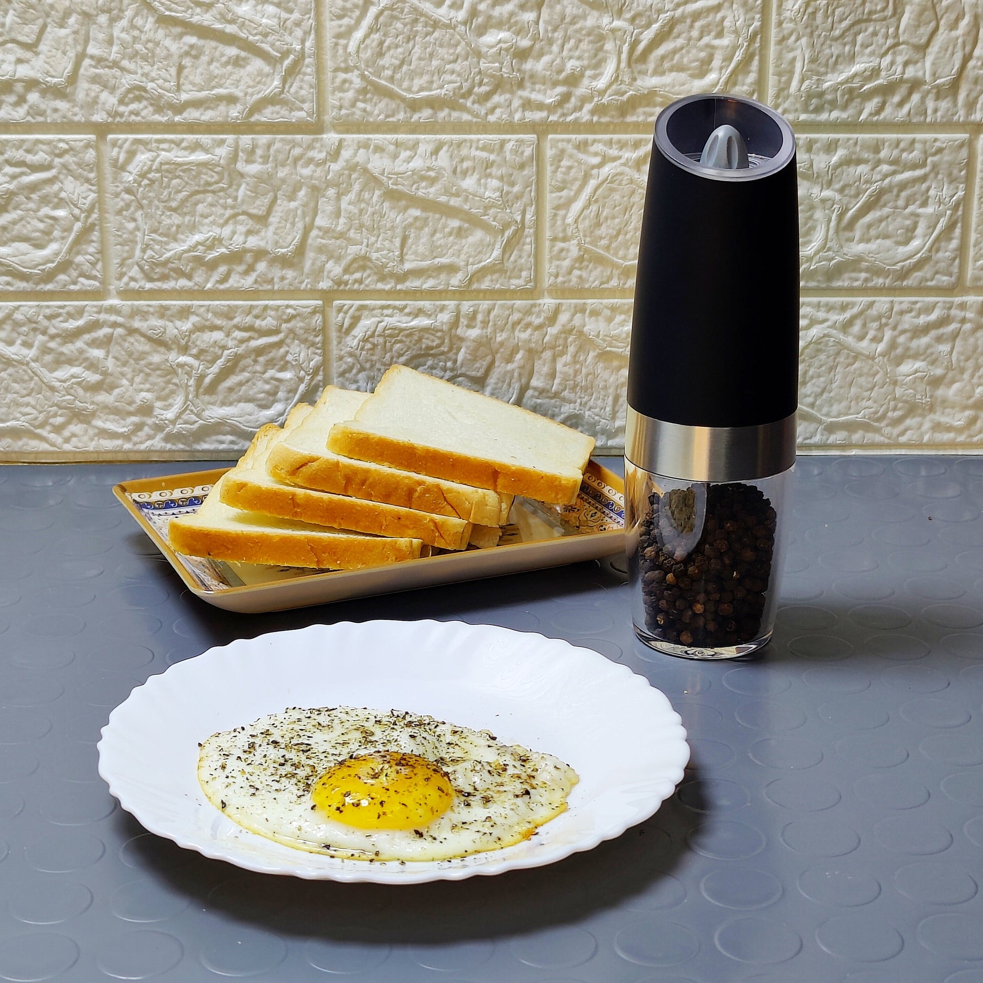 Electric salt & pepper Grinder - All-In-One Store Pakistan