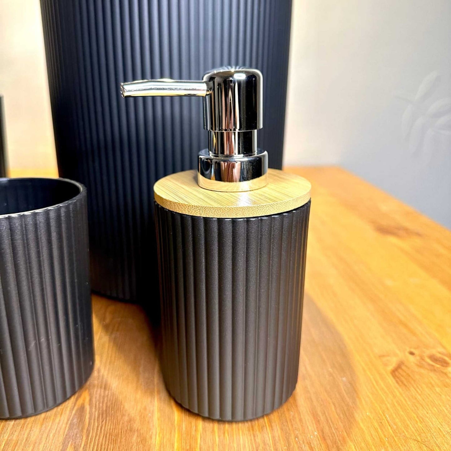 Ribbed Multipurpose Liquid Dispenser with Wooden Lid - All-In-One Store Pakistan